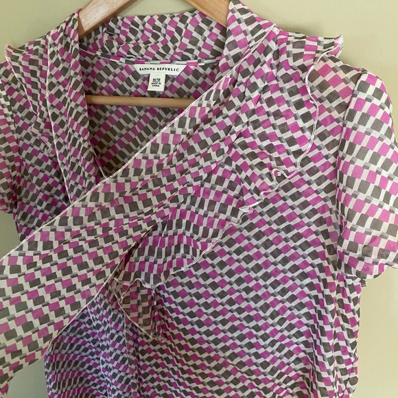 BANANA REPUBLIC 💯% Silk Tie Blouse - Picture 9 of 10